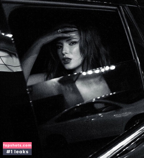 Bella Thorne gallery photo #1727