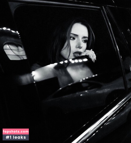 Bella Thorne gallery photo #1730