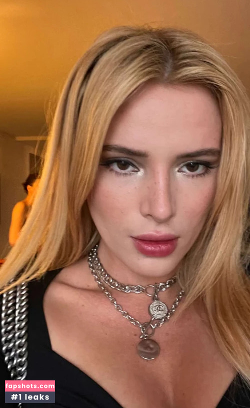 Bella Thorne gallery photo #1740