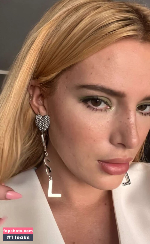 Bella Thorne gallery photo #1745