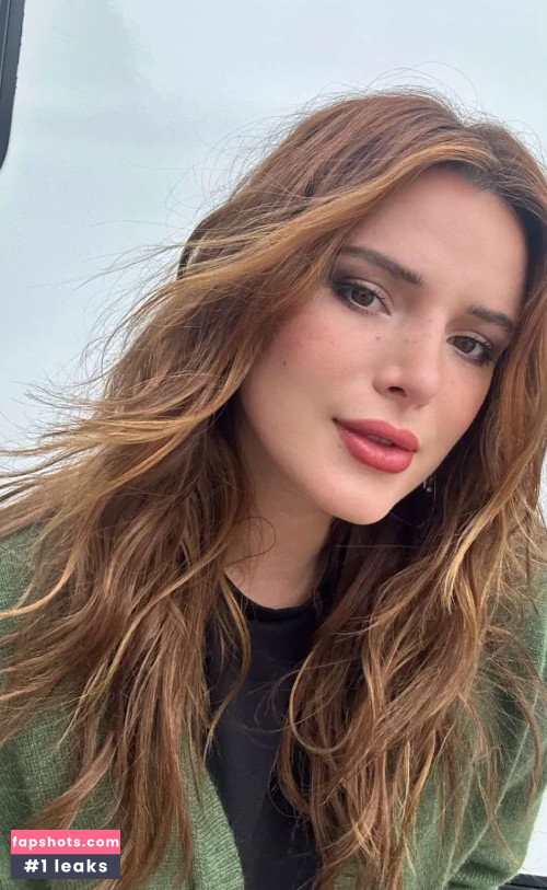 Bella Thorne gallery photo #1750