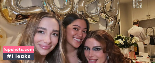 Bella Thorne gallery photo #1809