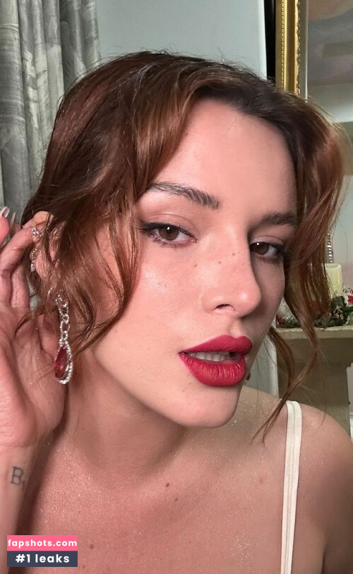 Bella Thorne gallery photo #1886