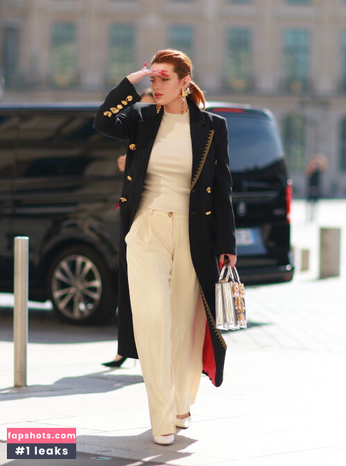 Bella Thorne gallery photo #1896