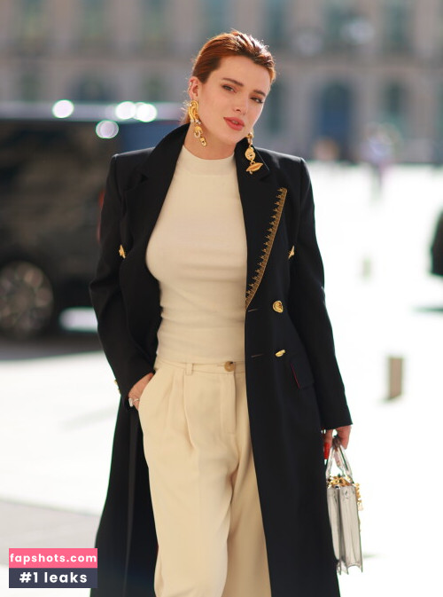 Bella Thorne gallery photo #1897