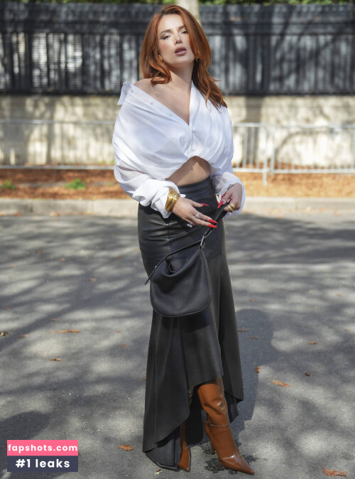 Bella Thorne gallery photo #1929