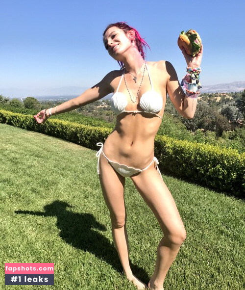 Bella Thorne gallery photo #1945
