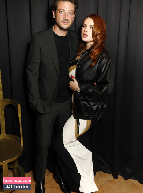 Bella Thorne gallery photo #2043