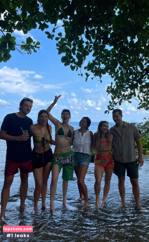 Bella Thorne gallery photo #2049