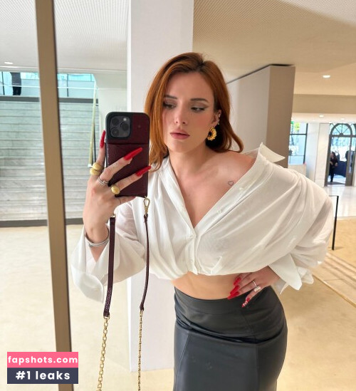 Bella Thorne gallery photo #2052