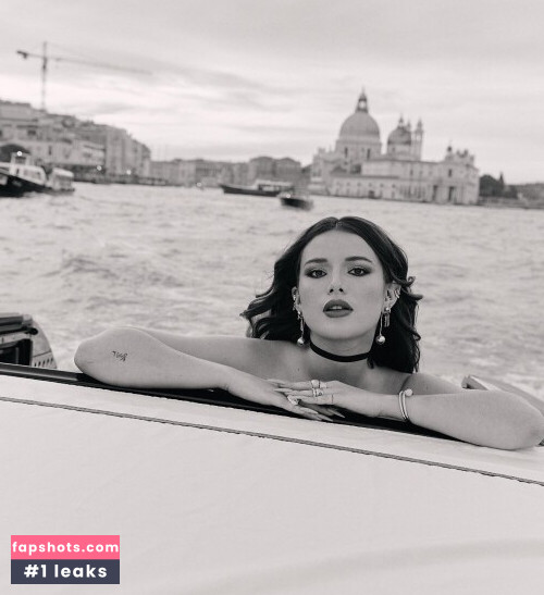 Bella Thorne gallery photo #2078