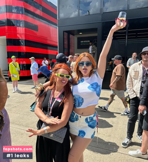 Bella Thorne gallery photo #2126