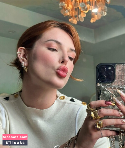 Bella Thorne gallery photo #2137