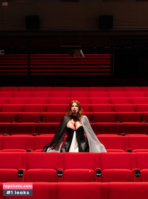 Bella Thorne gallery photo #2173