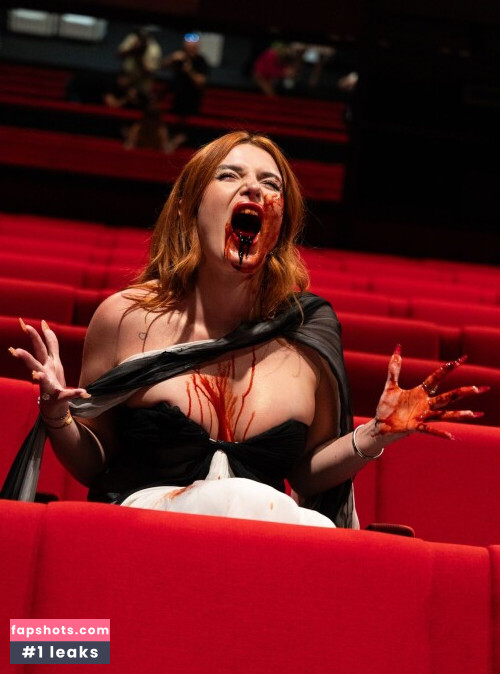 Bella Thorne gallery photo #2174