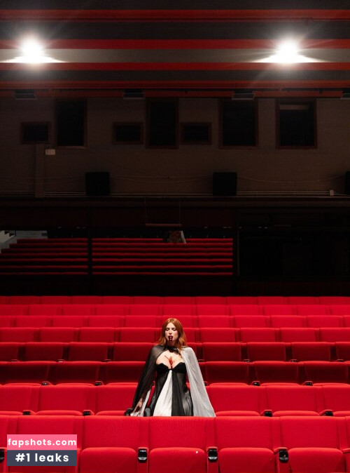 Bella Thorne gallery photo #2176