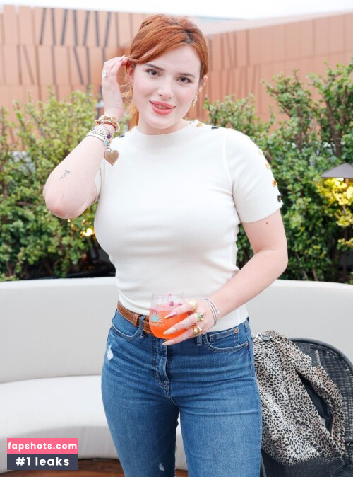 Bella Thorne gallery photo #2201
