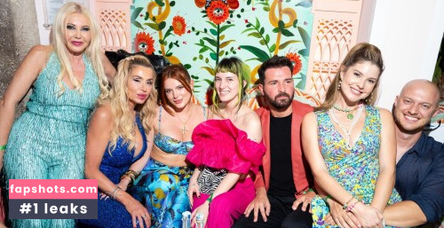 Bella Thorne gallery photo #2203