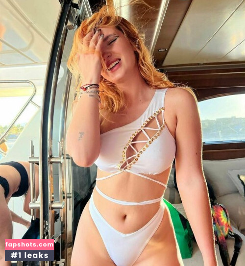 Bella Thorne gallery photo #2347
