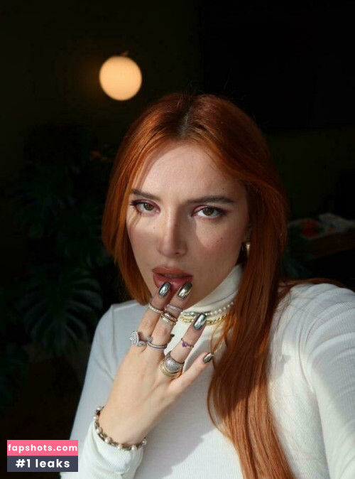 Bella Thorne gallery photo #2389