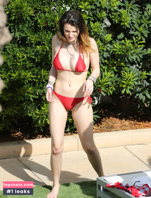 Bella Thorne gallery photo #2564
