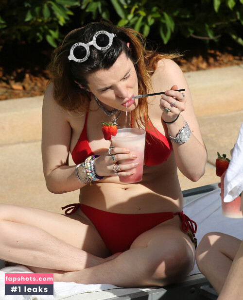 Bella Thorne gallery photo #2566