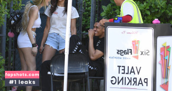 Bella Thorne gallery photo #2684