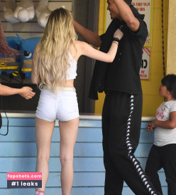 Bella Thorne gallery photo #2690