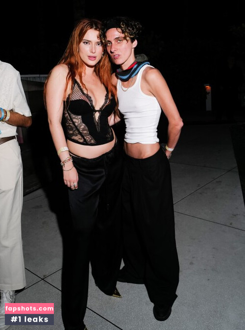 Bella Thorne gallery photo #2939