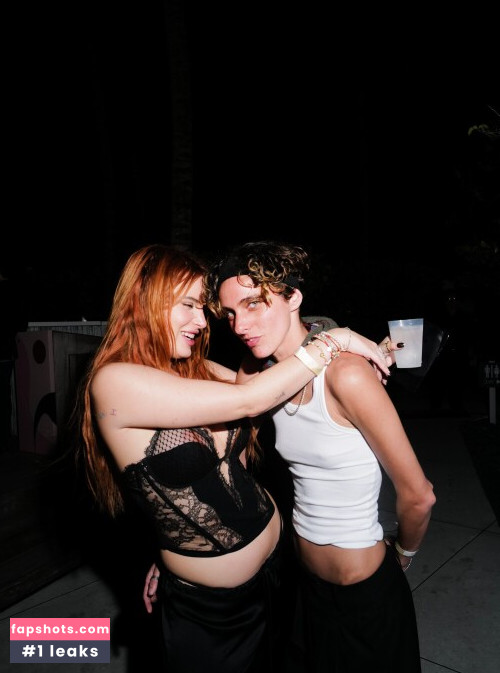 Bella Thorne gallery photo #2941