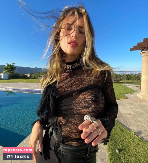 Bella Thorne gallery photo #2956