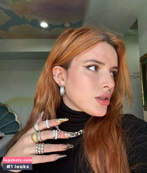 Bella Thorne gallery photo #2957