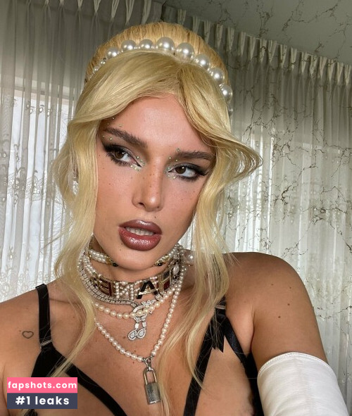 Bella Thorne gallery photo #2991