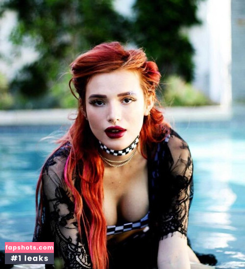 Bella Thorne gallery photo #3001