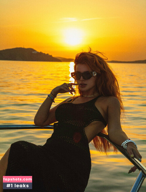 Bella Thorne gallery photo #3021