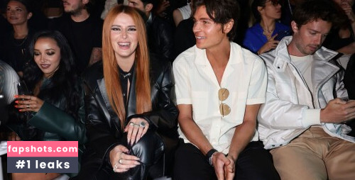 Bella Thorne gallery photo #3030