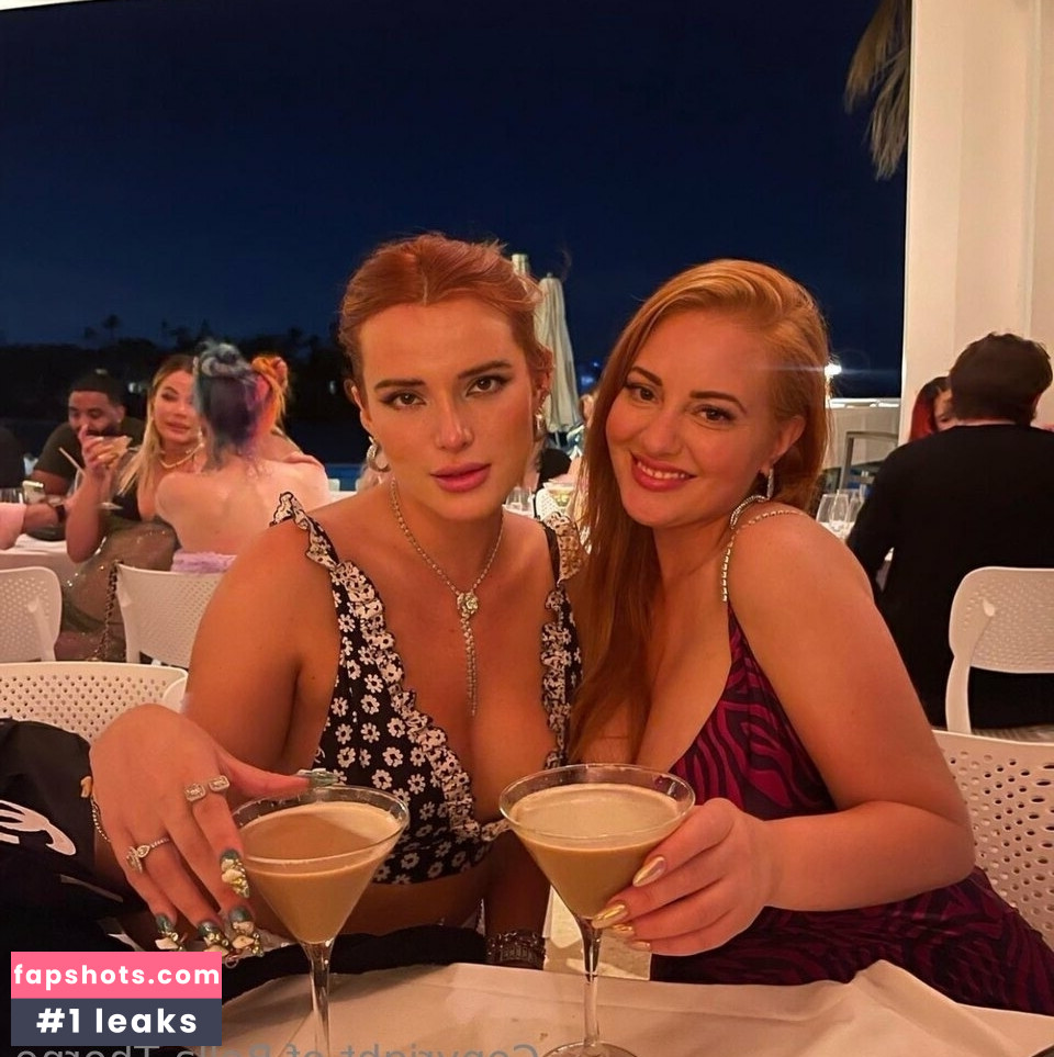 Bella Thorne gallery photo #3076