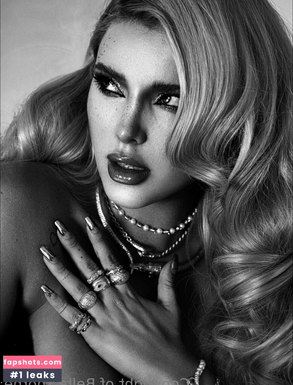 Bella Thorne gallery photo #3085