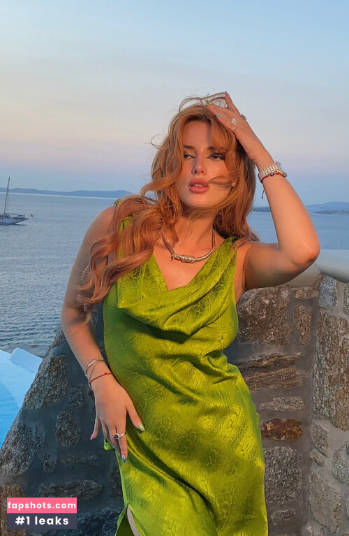 Bella Thorne gallery photo #3133