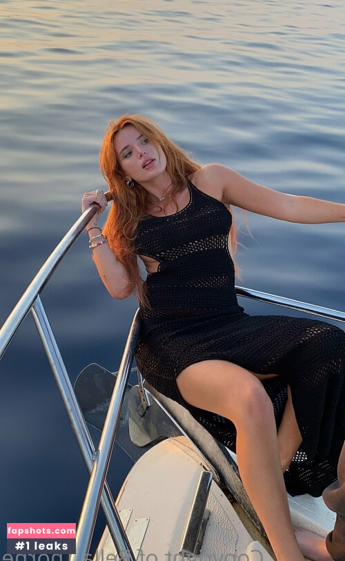 Bella Thorne gallery photo #3174