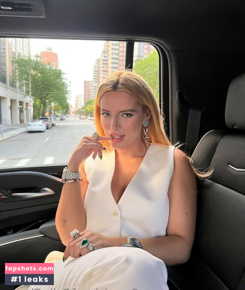 Bella Thorne gallery photo #3323