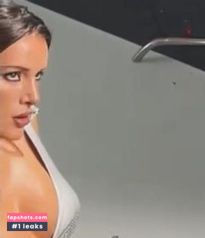 Bella Thorne gallery photo #376