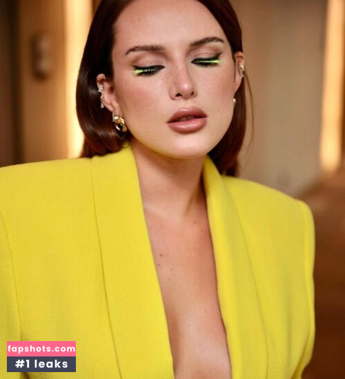 Bella Thorne gallery photo #769