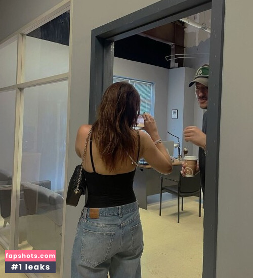 Bella Thorne gallery photo #818