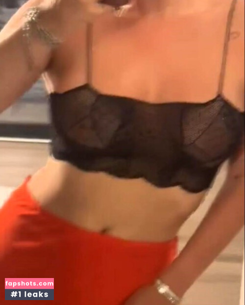 Bella Thorne gallery photo #977