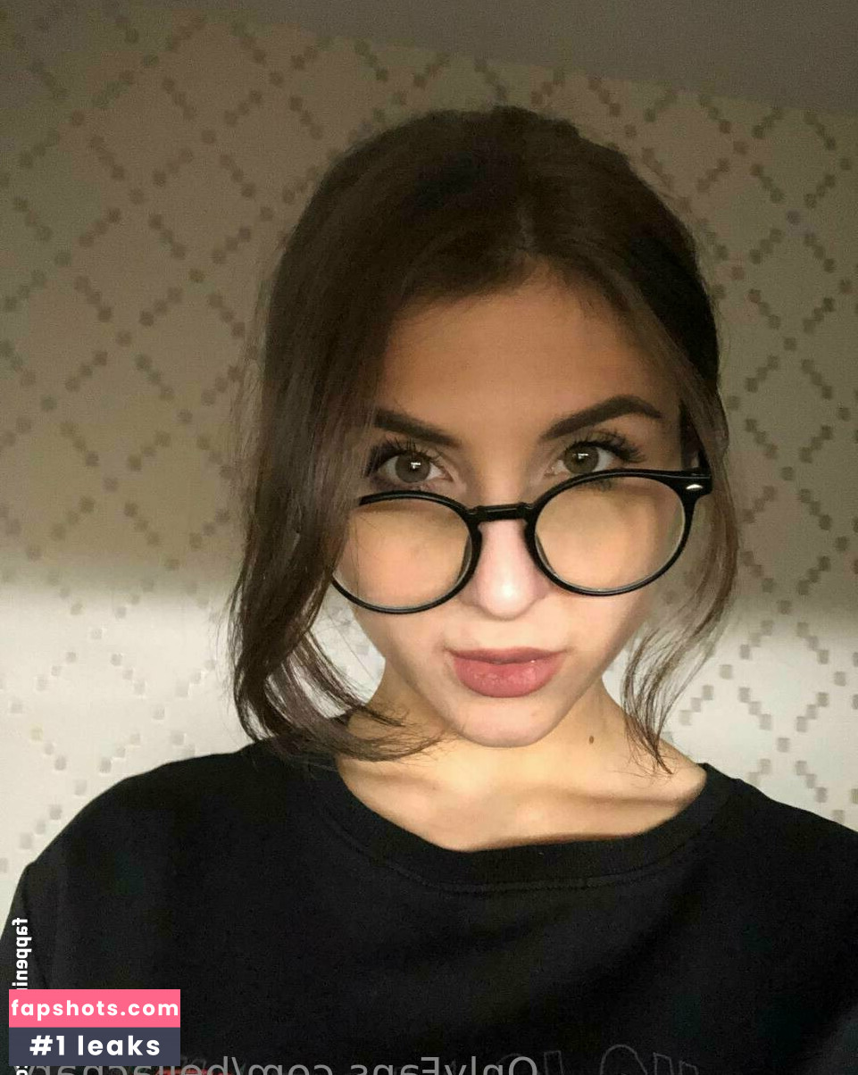 bellachary nude babe gallery