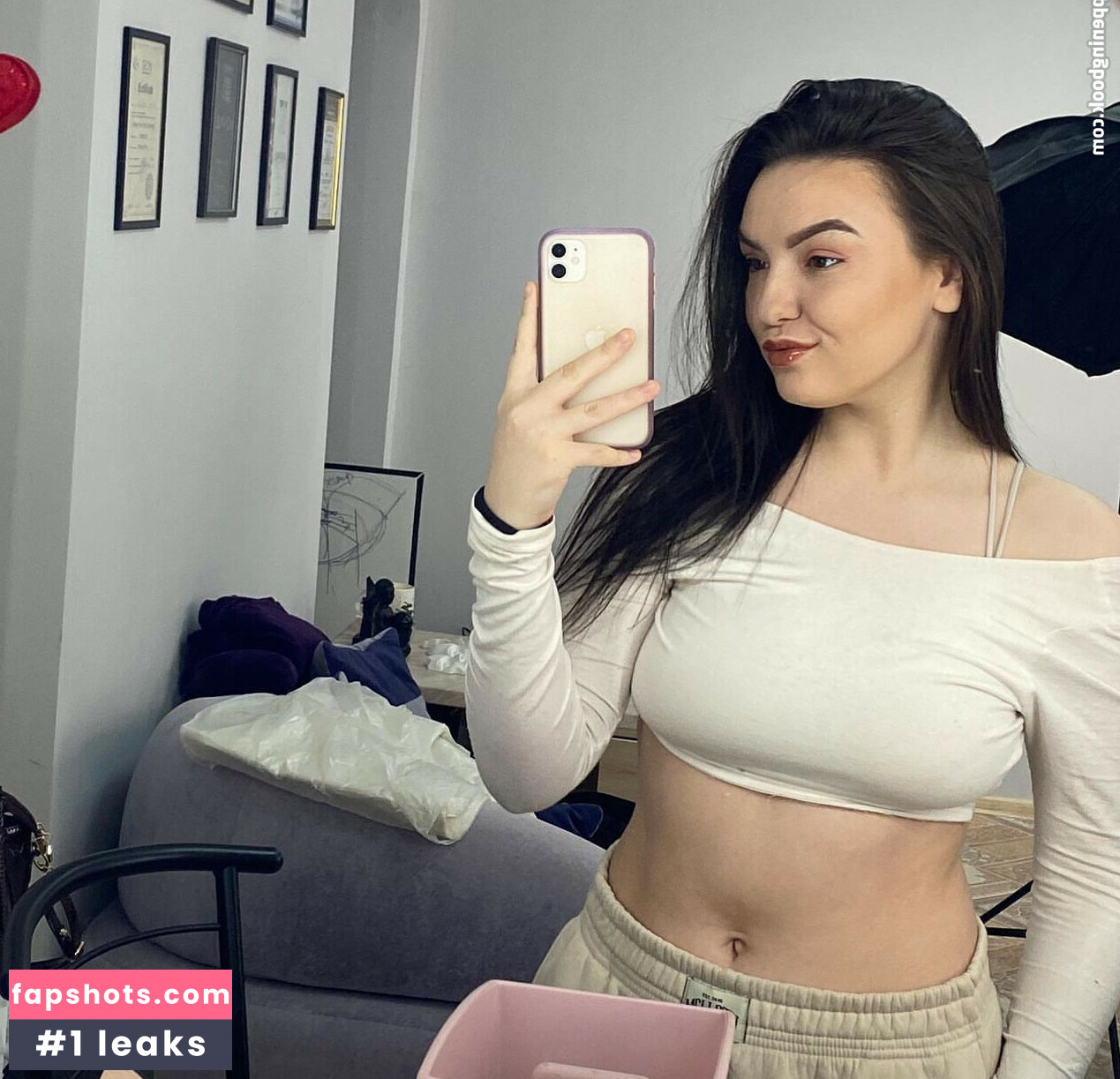 Bellahale nude babe gallery