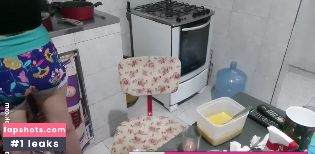 BellaPlays gallery photo #11