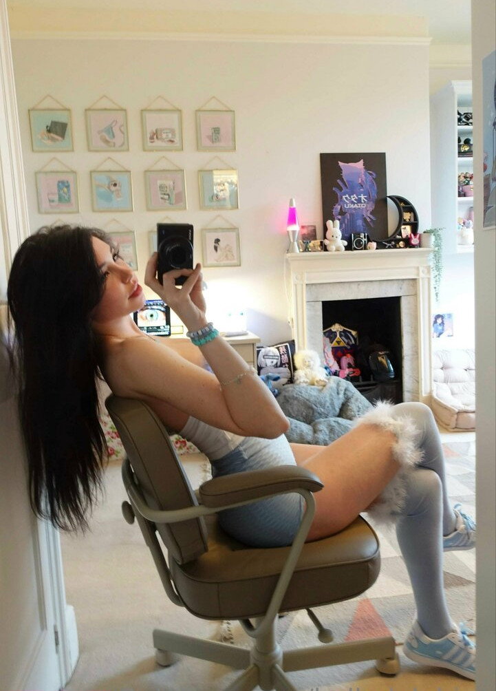 belle-delphine-11 gallery photo #7916