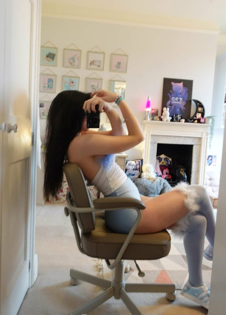 belle-delphine-11 gallery photo #7917